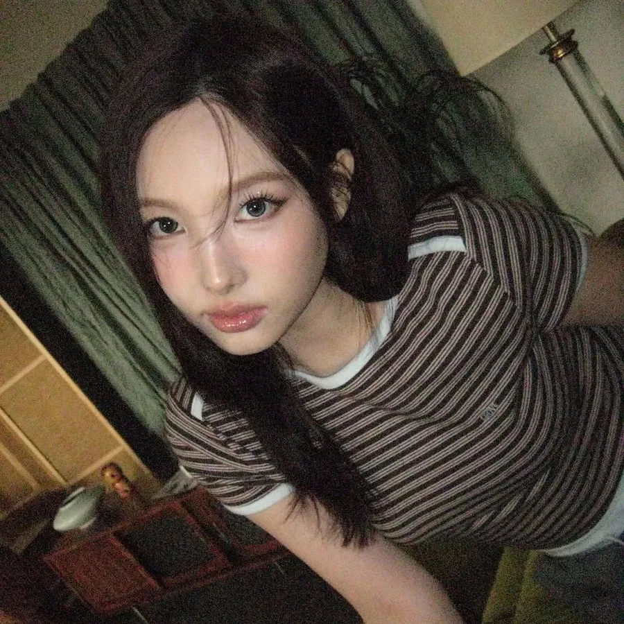 Foto aktivitas terbaru Nayeon (TWICE)