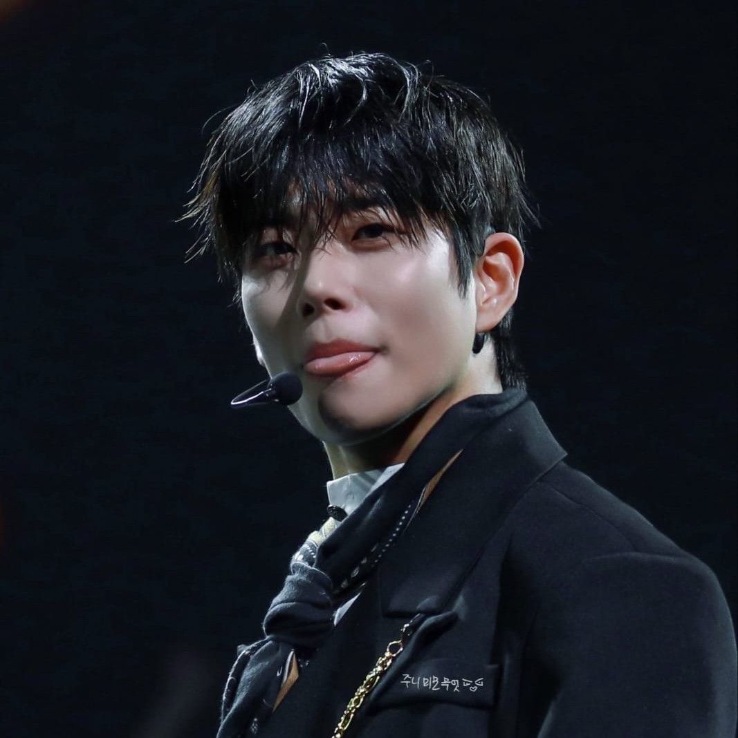 Behind-the-scenes cut of MJ (ASTRO)