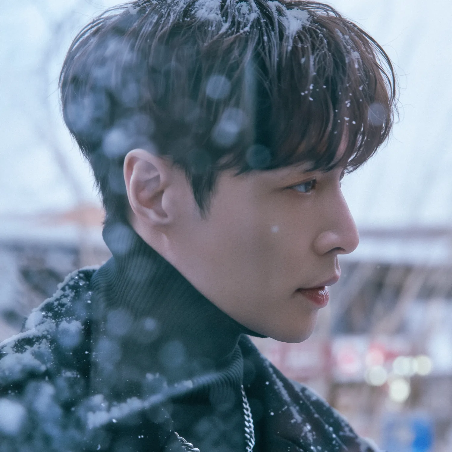 Behind-the-scenes cut of EXO