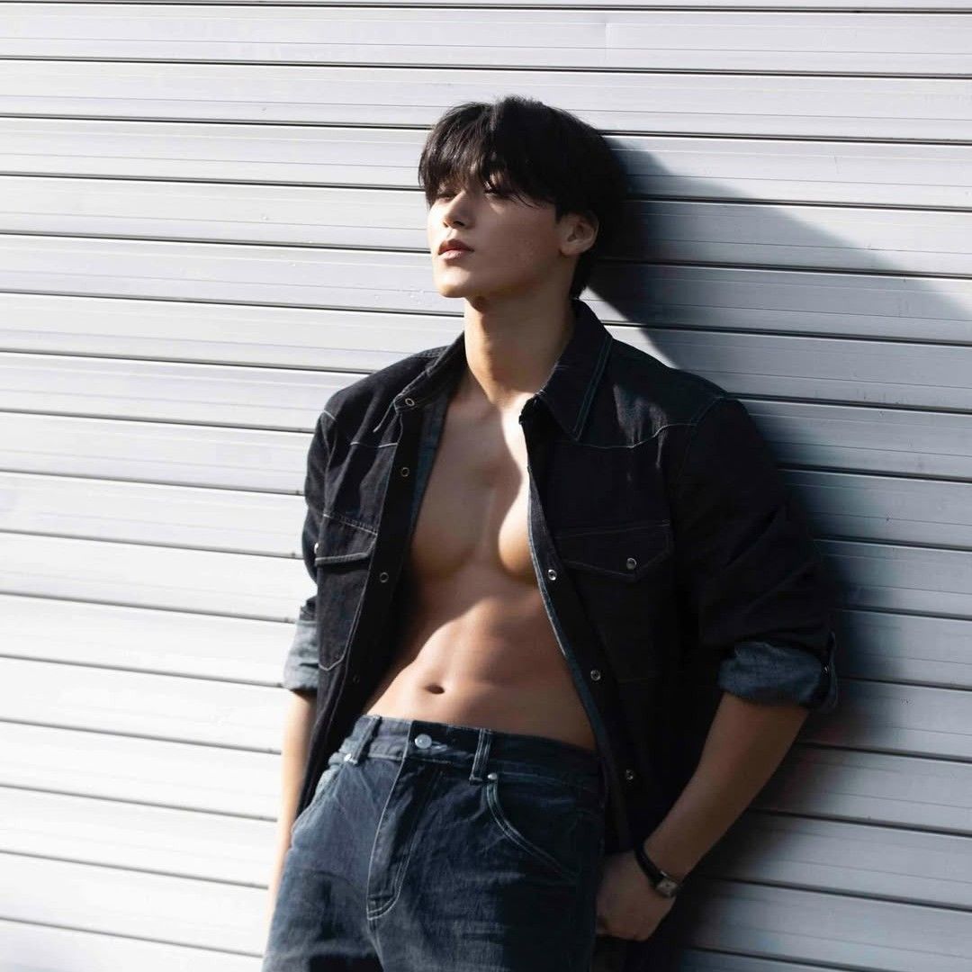 Behind-the-scenes cut of San (ATEEZ)