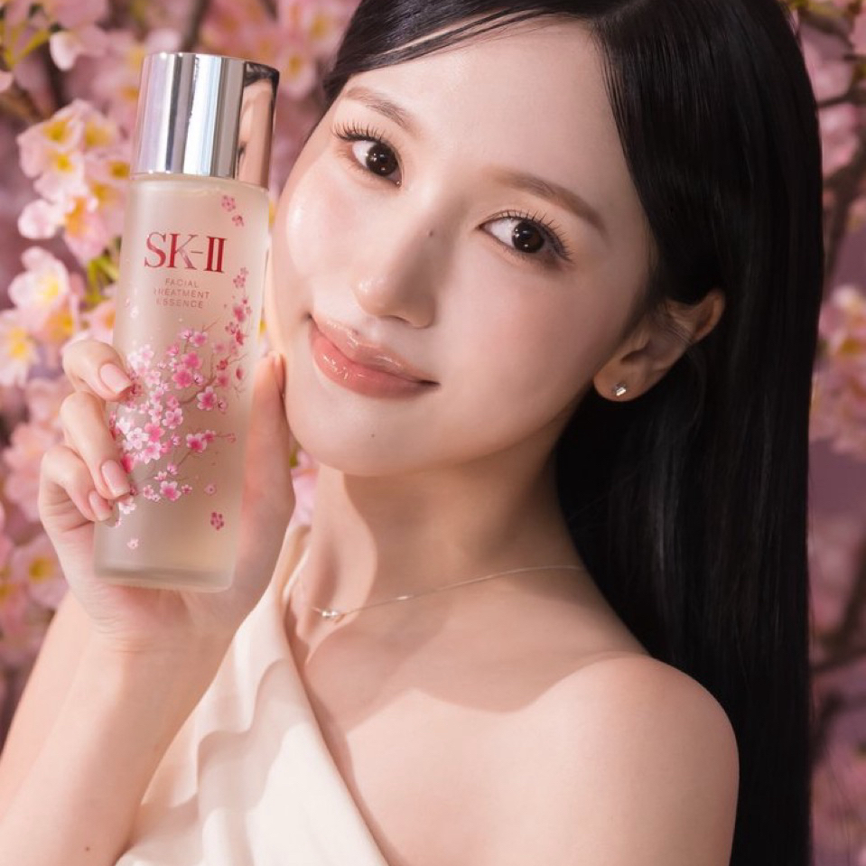 Behind-the-scenes cut of Mina (TWICE)