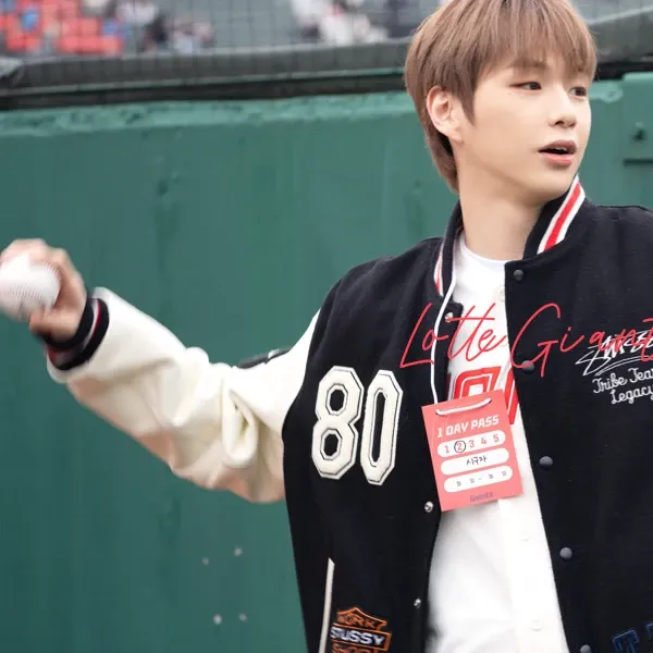 강다니엘의 비하인드 컷