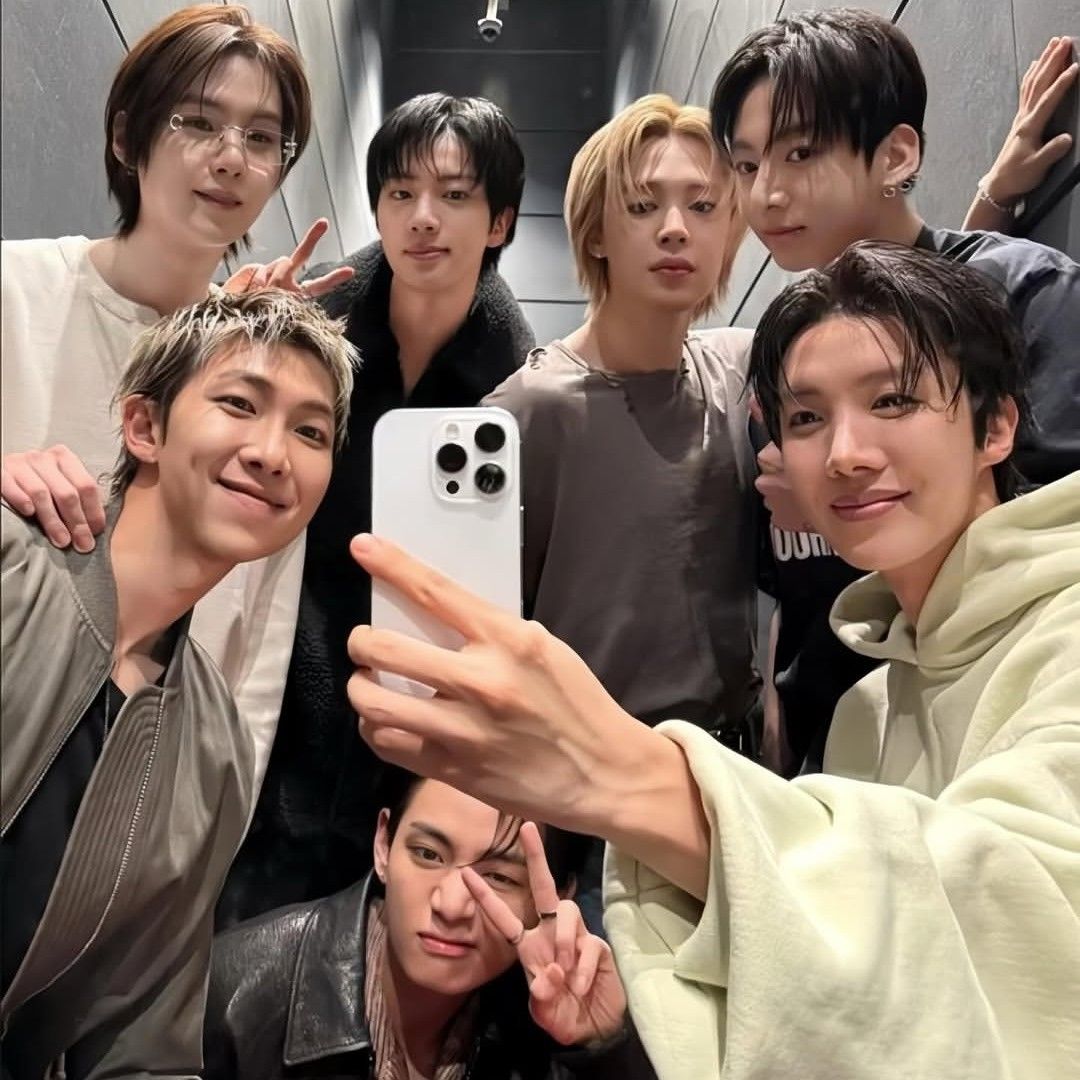 Momen yang diabadikan oleh penggemar BTS