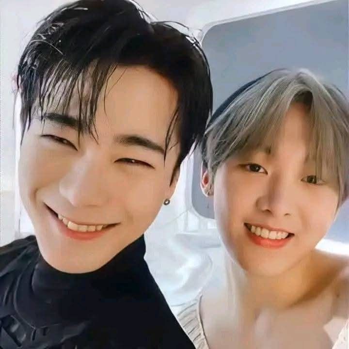 아스트로의 최신 사진