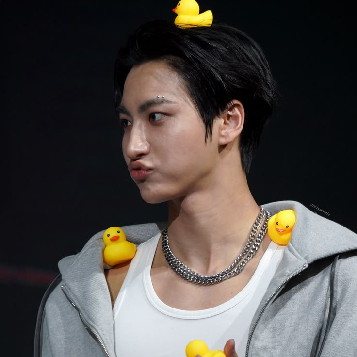 星和 (ATEEZ)的最新照片