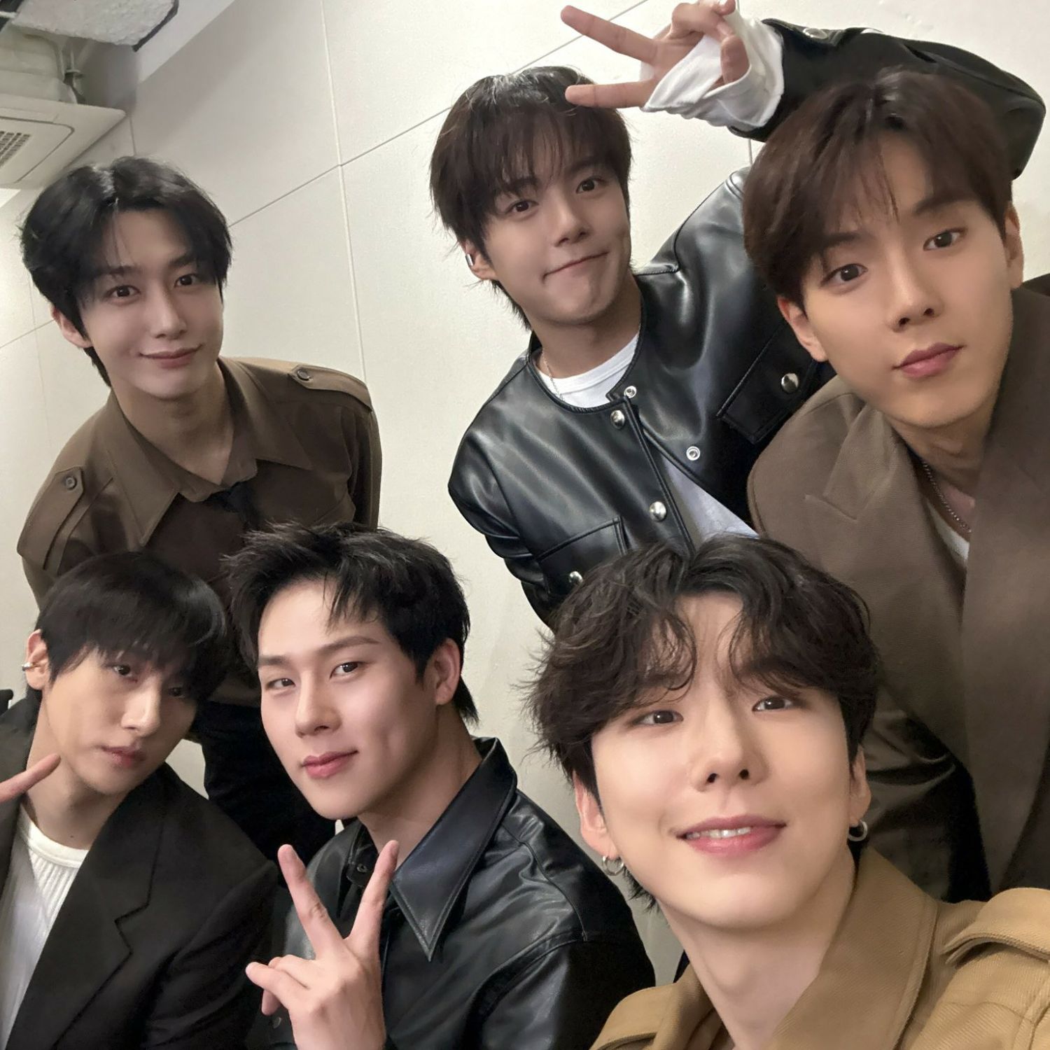 Behind-the-scenes cut of MONSTA X