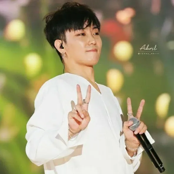 ウン・ジウォン (SECHSKIES)の最近の活動写真