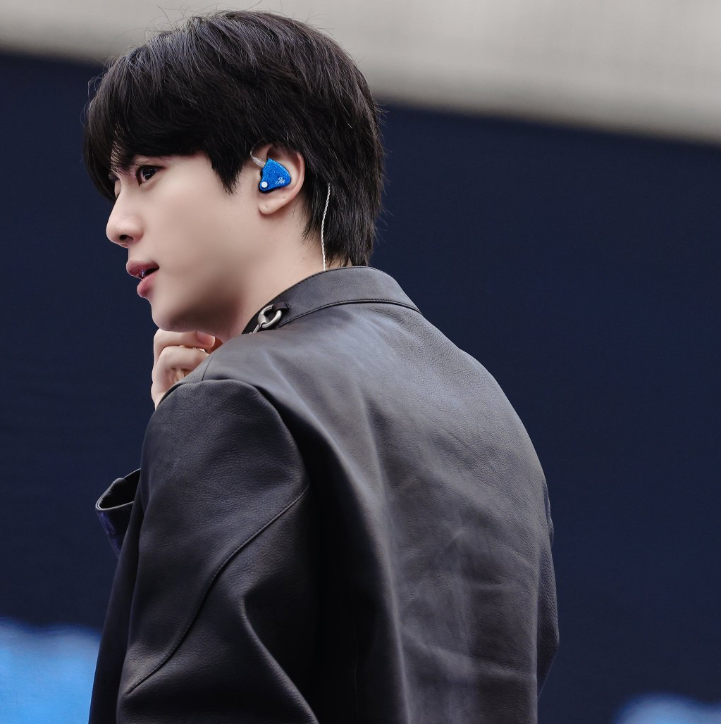 진 (방탄소년단)의 비하인드 컷