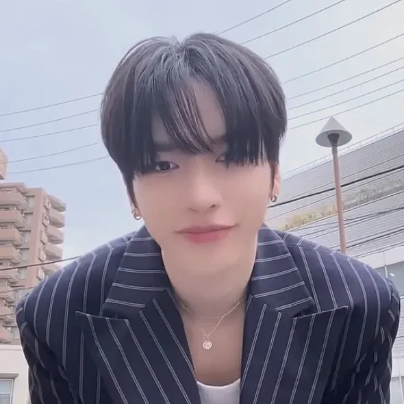 Behind-the-scenes cut of Hanjun (n.SSign)