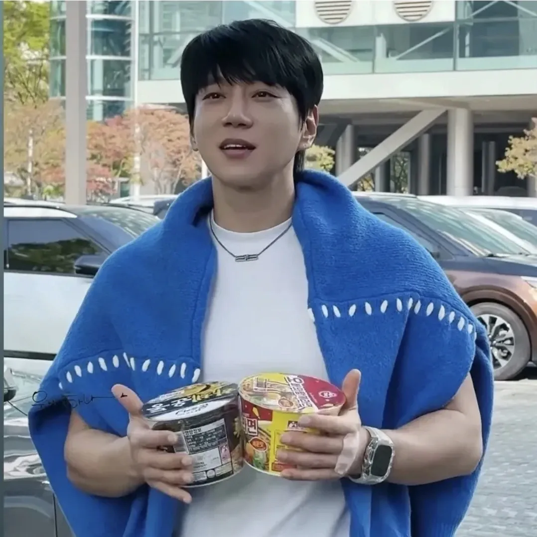 A moment captured by Hwang Chiyeol's fan