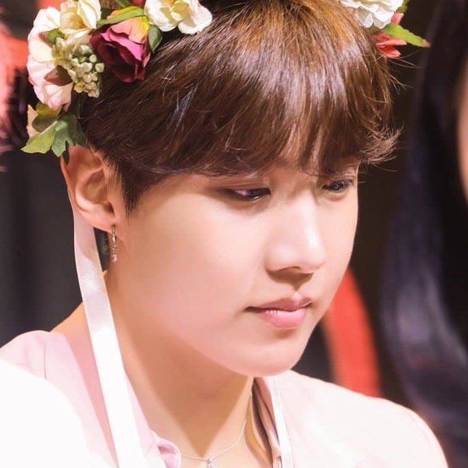 Foto aktivitas terbaru j-hope (BTS)