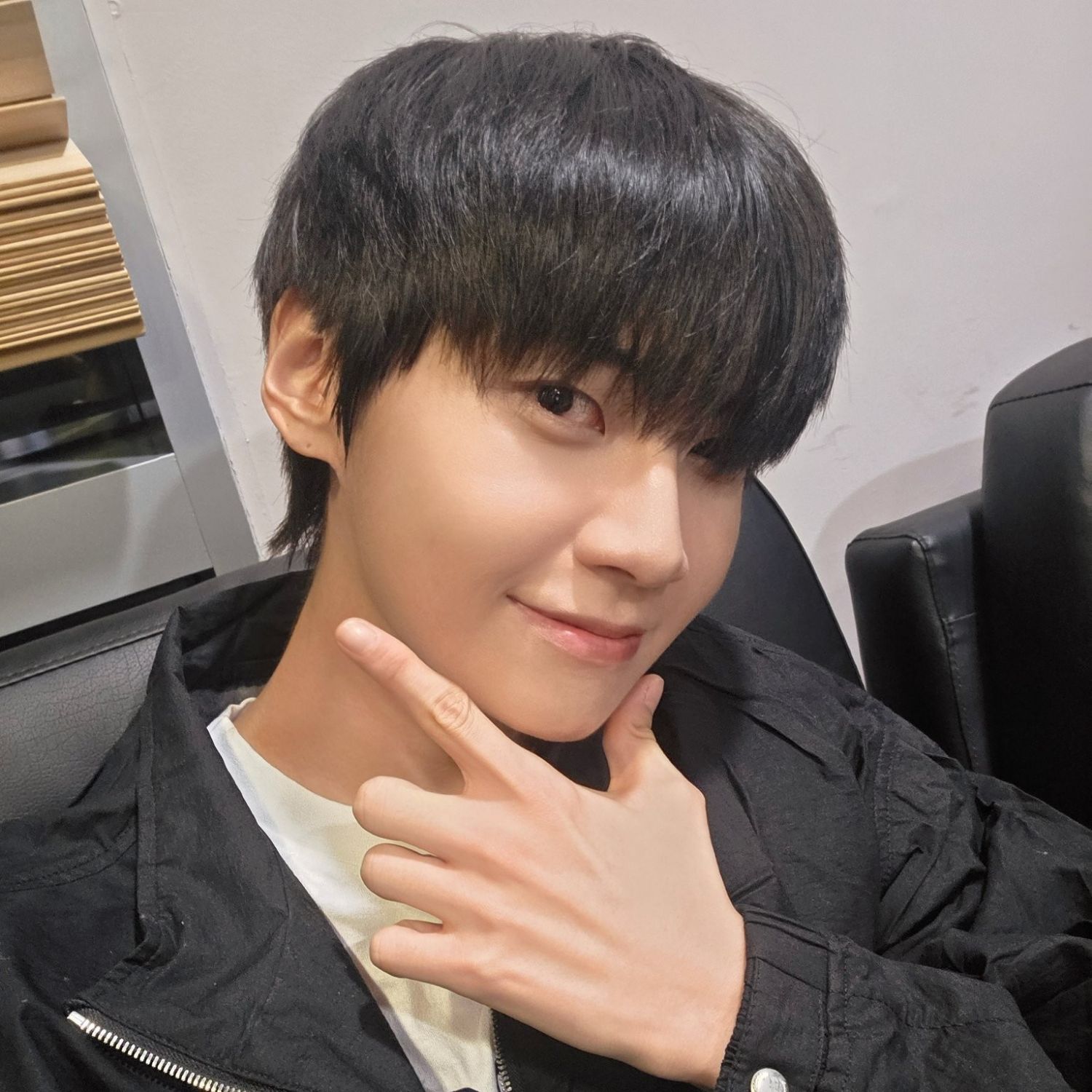 Behind-the-scenes cut of Lee Jinhyuk