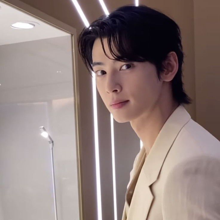 Latest photo of Eunwoo (ASTRO)