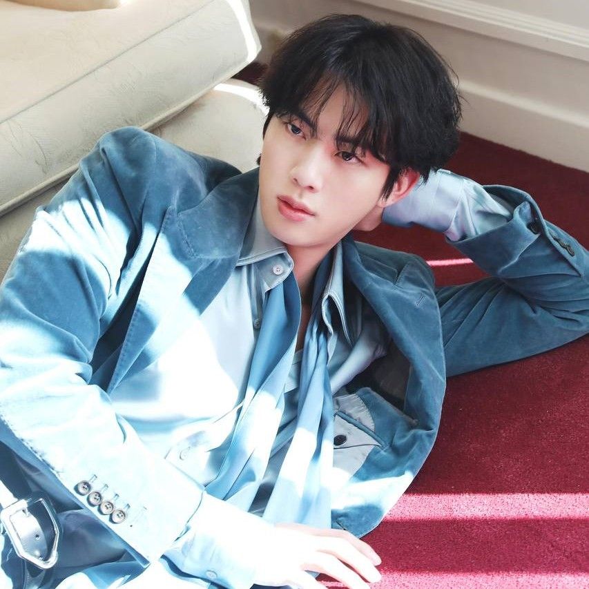 Behind-the-scenes cut of Jin (BTS)