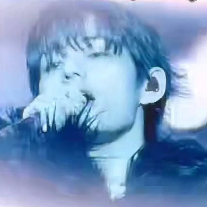 뷔 (방탄소년단)의 최신 사진