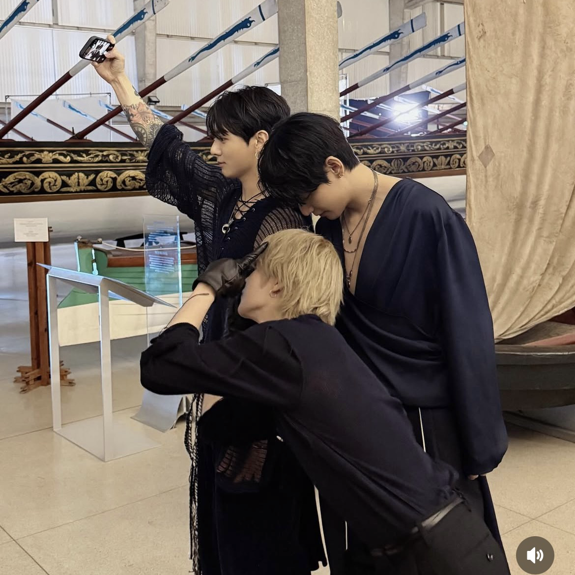 뷔 (방탄소년단)의 최신 사진