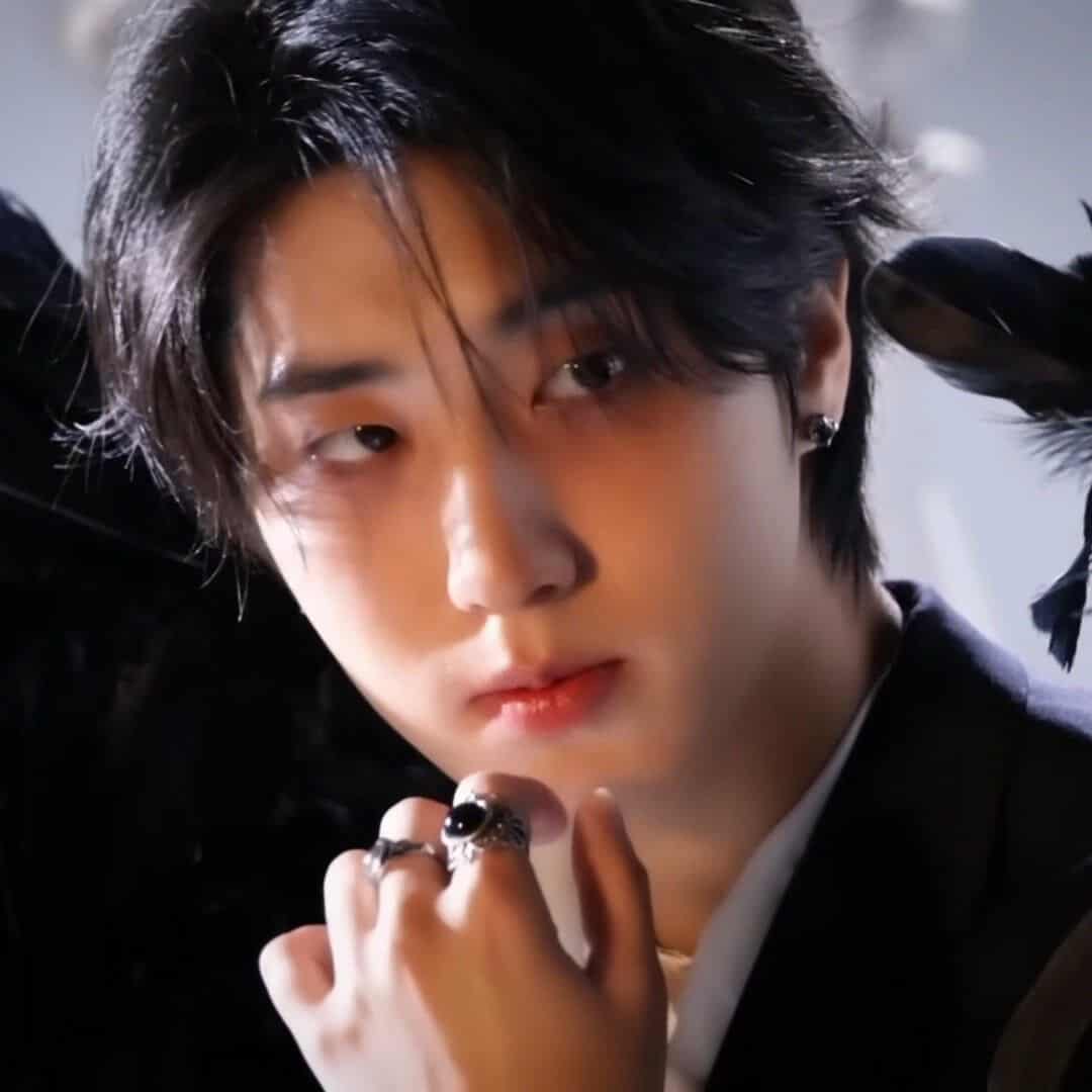 Behind-the-scenes cut of HAN (Stray Kids)