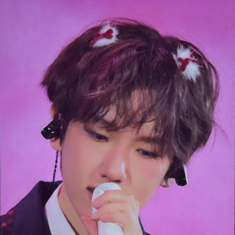 백현 (EXO)의 최신 사진