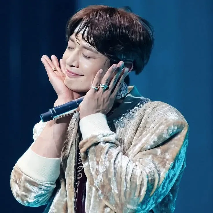 Latest photo of Minho (SHINee)