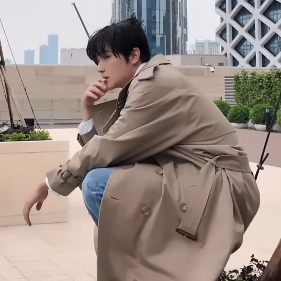 Latest photo of Hyunjae (THE BOYZ)