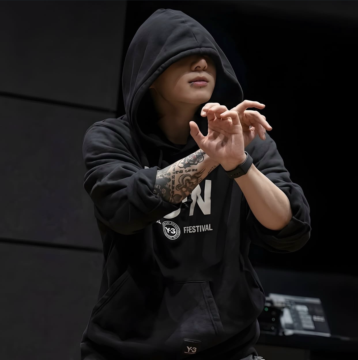 Foto aktivitas terbaru Jungkook (BTS)