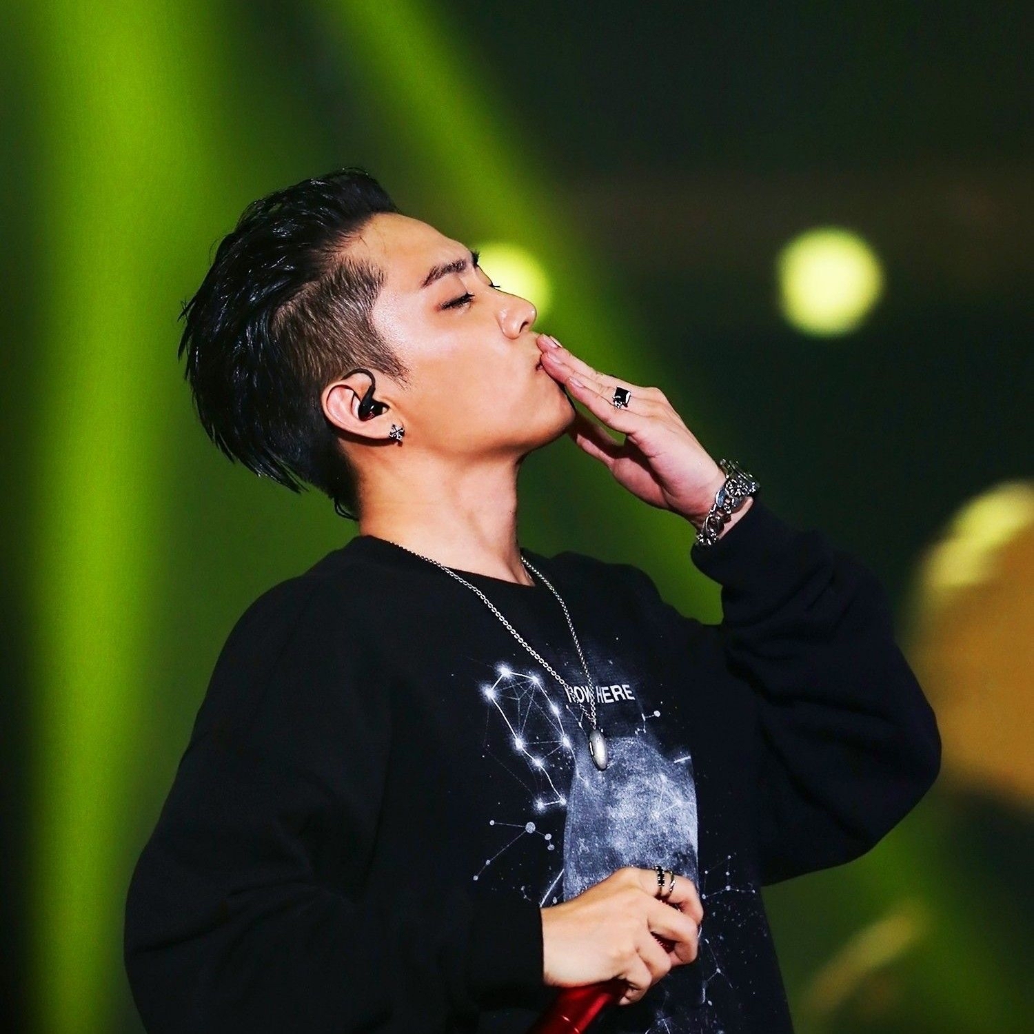 Behind-the-scenes cut of SECHSKIES