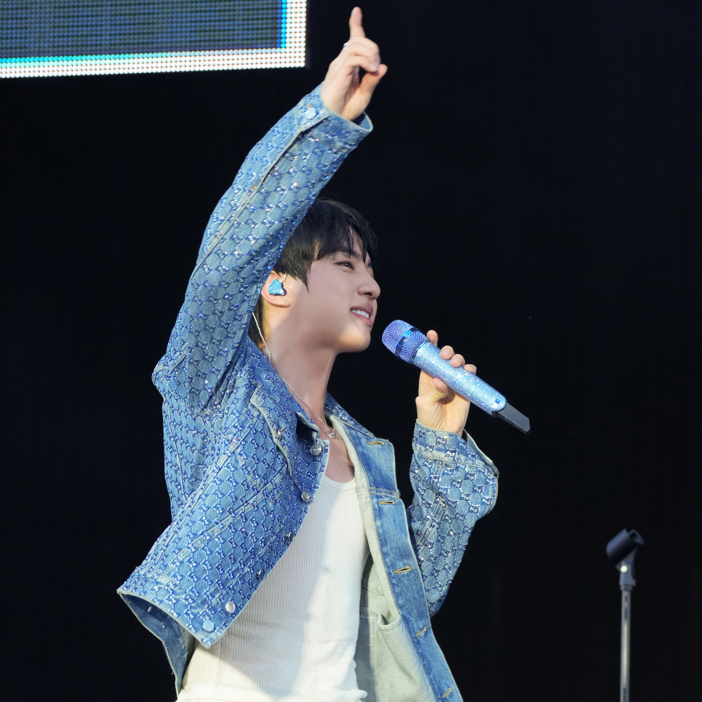 Momen yang diabadikan oleh penggemar Jin (BTS)