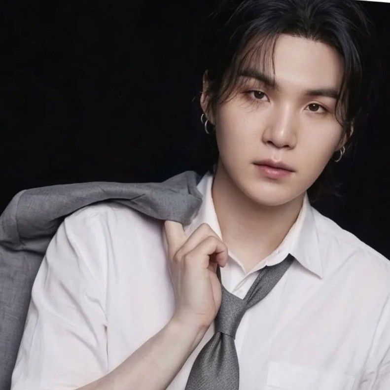 Foto aktivitas terbaru SUGA (BTS)