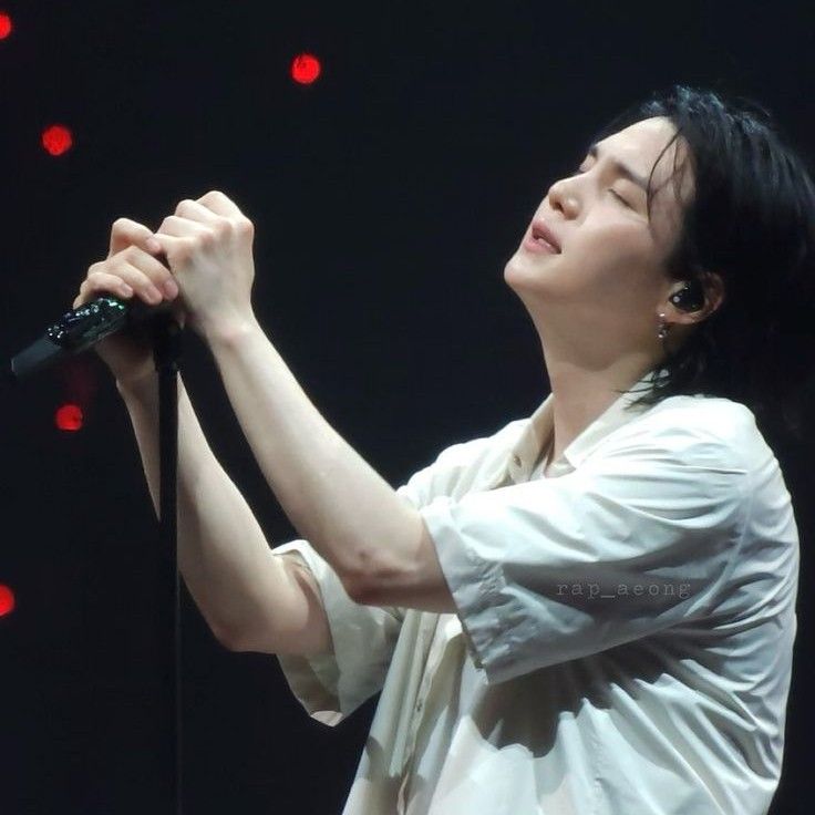 Foto terbaru SUGA (BTS)