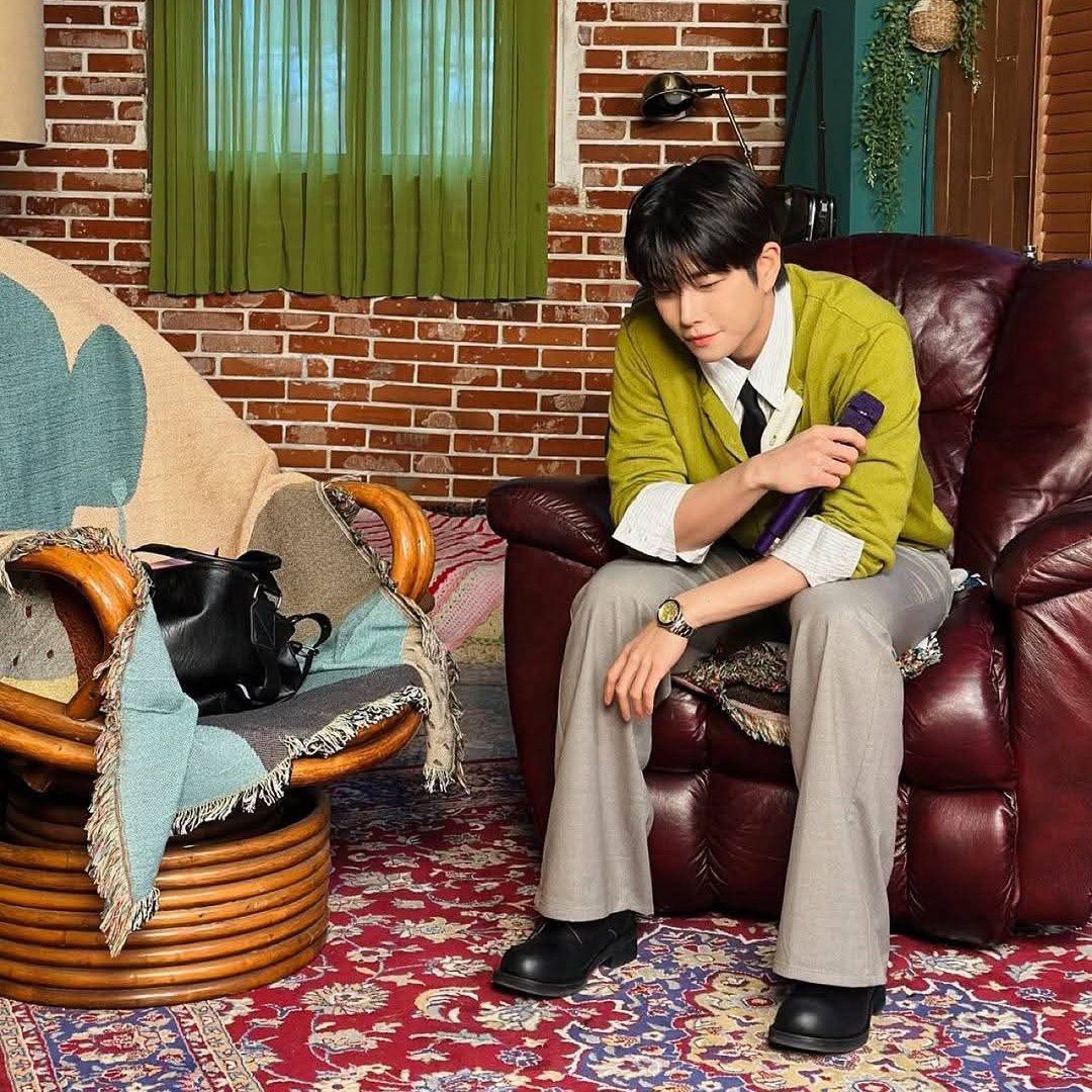 A moment captured by MJ (ASTRO)'s fan