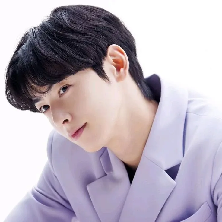 Latest photo of Eunwoo (ASTRO)