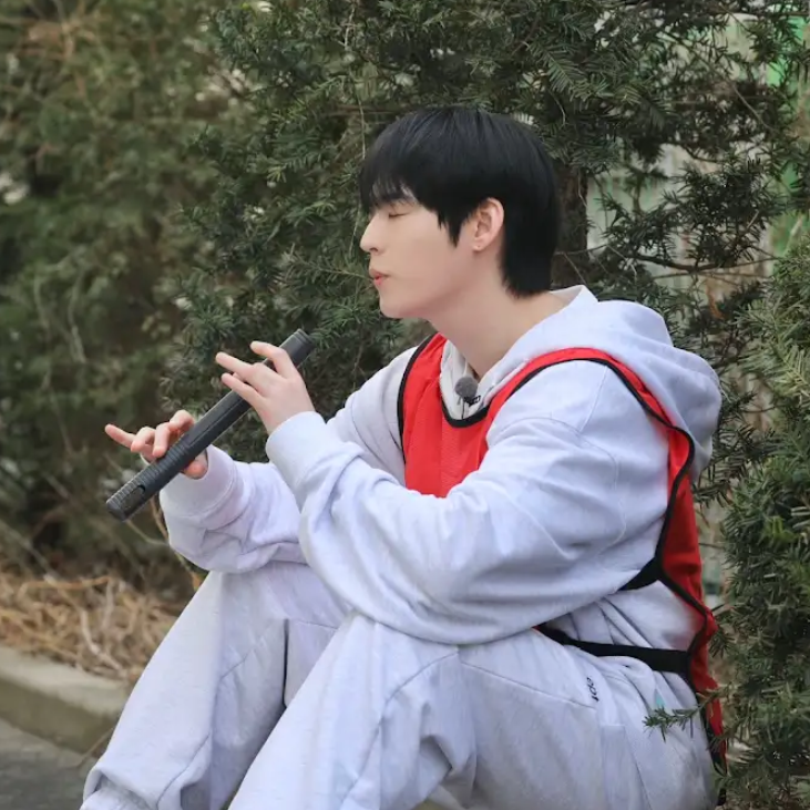Latest photo of Hyojin (ONF)