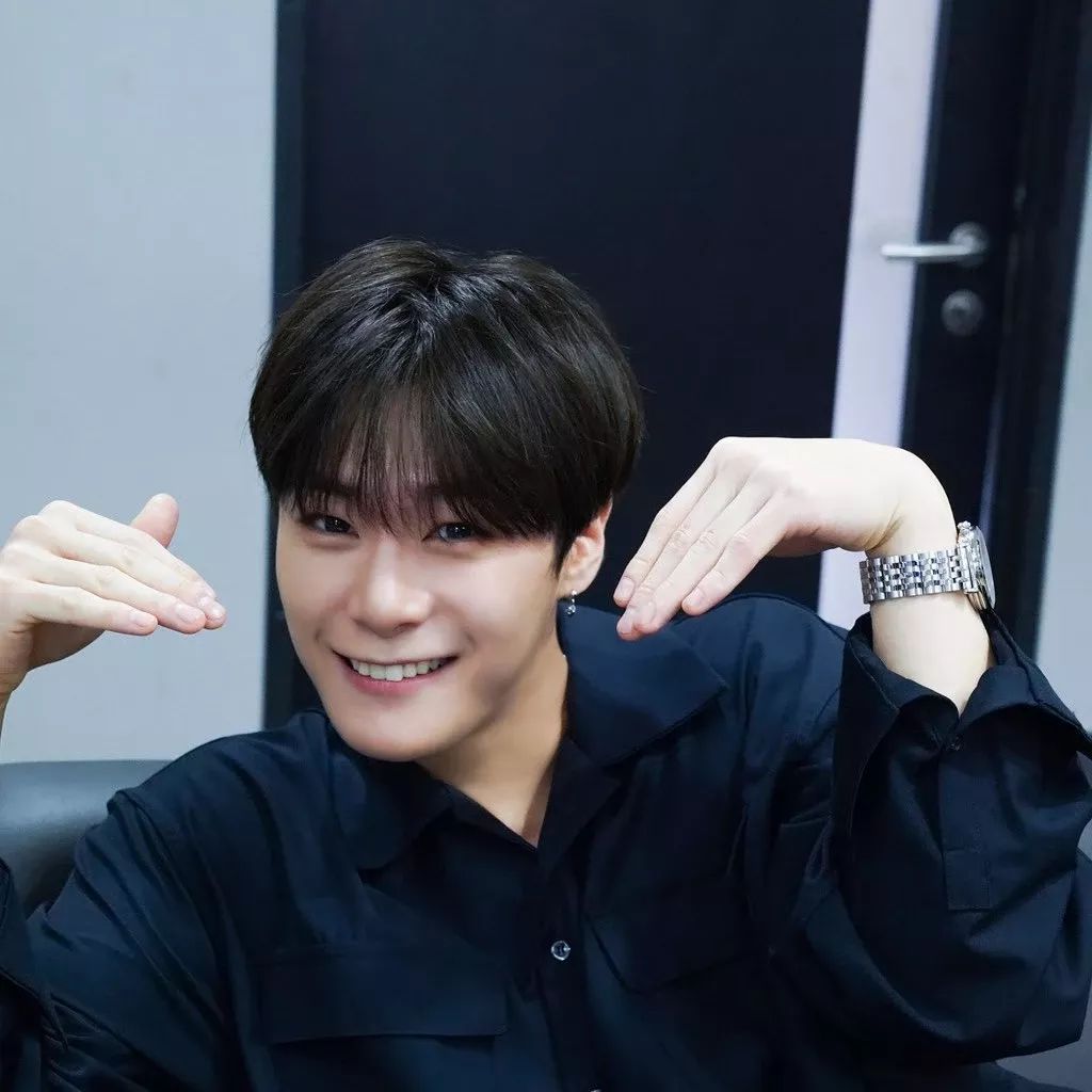 A moment captured by Moonbin (ASTRO)'s fan