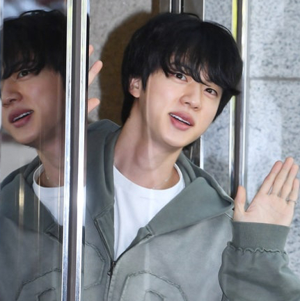 진 (방탄소년단) 최근 활동샷