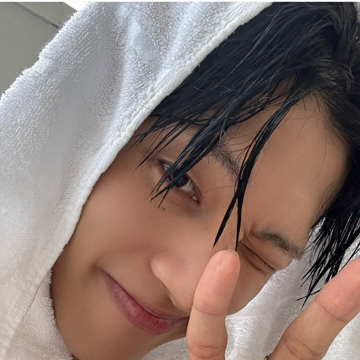 友榮 (ATEEZ)的最新活动照片