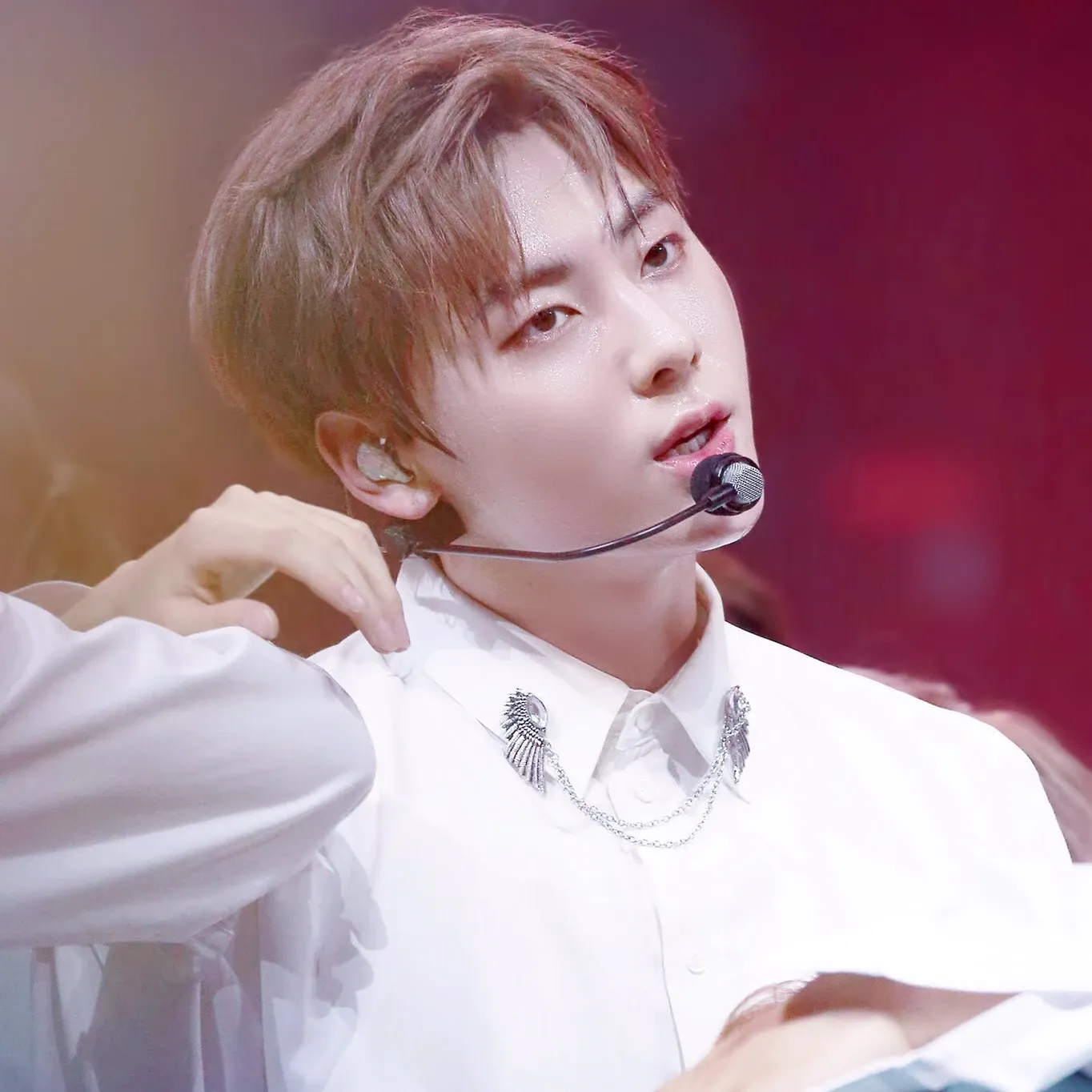 A moment captured by Hwang Minhyun's fan