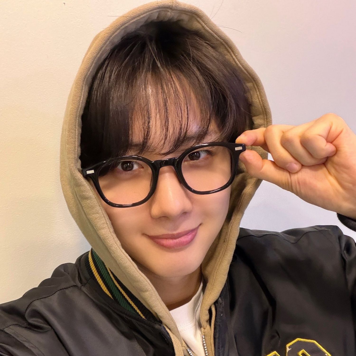 A moment captured by Hui (PENTAGON)'s fan