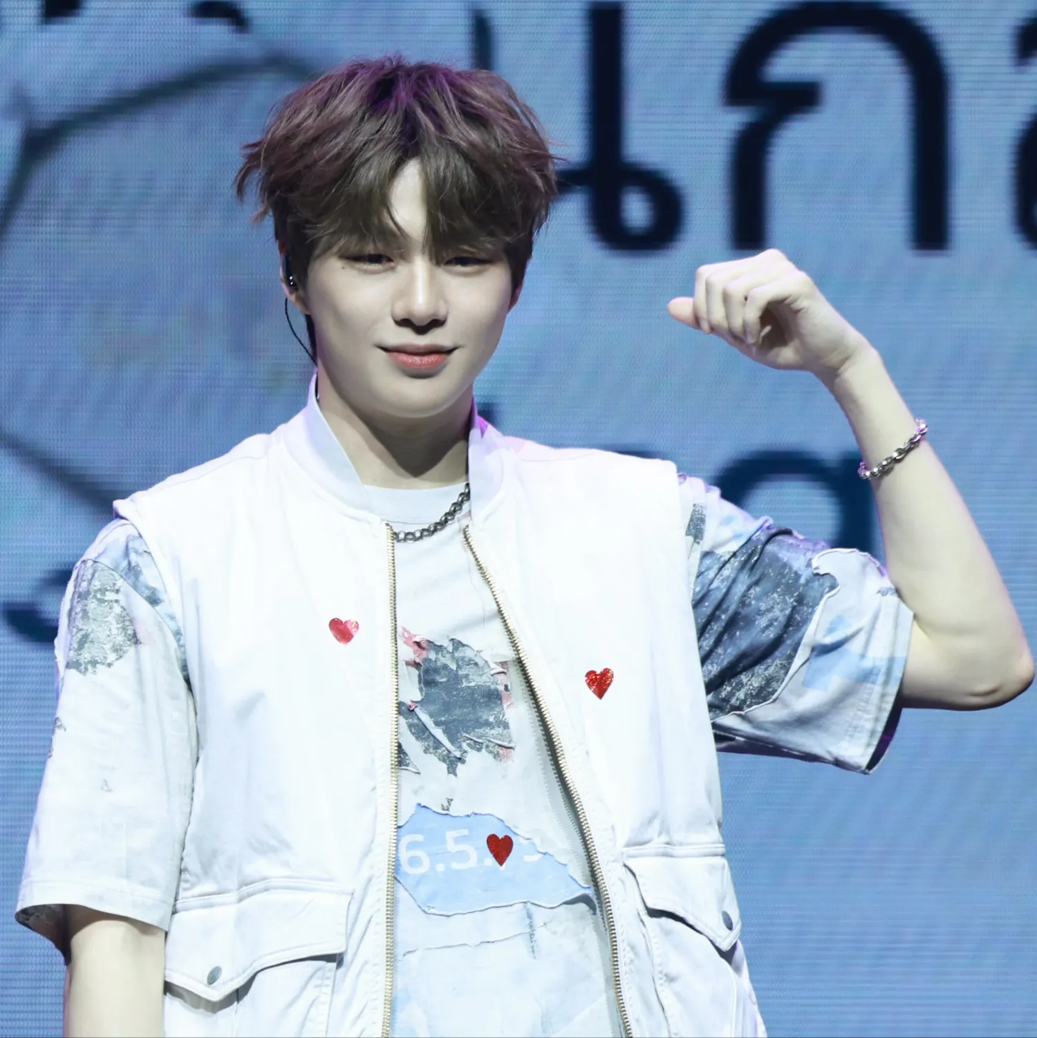 강다니엘의 비하인드 컷