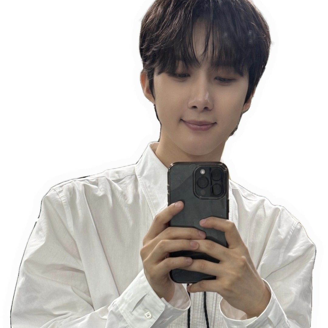 Behind-the-scenes cut of Hui (PENTAGON)