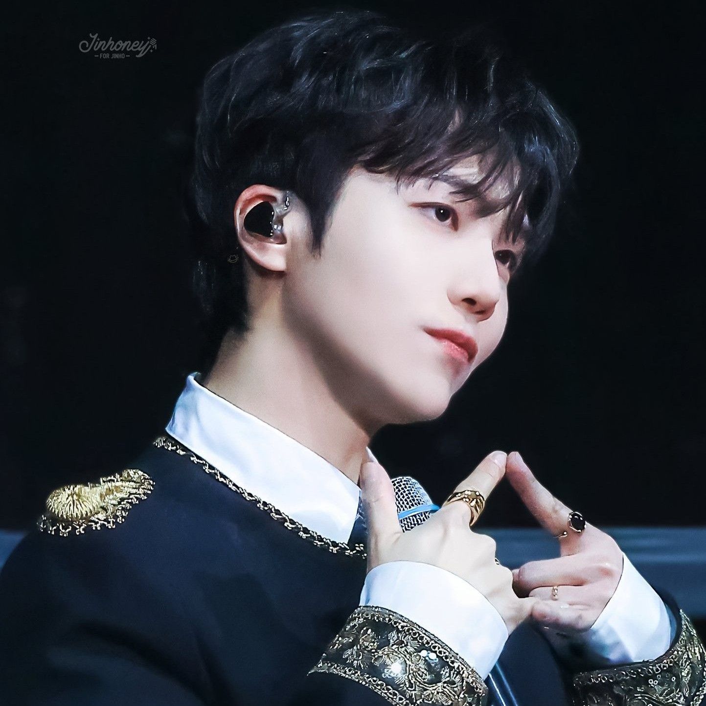 A moment captured by Jinho (PENTAGON)'s fan