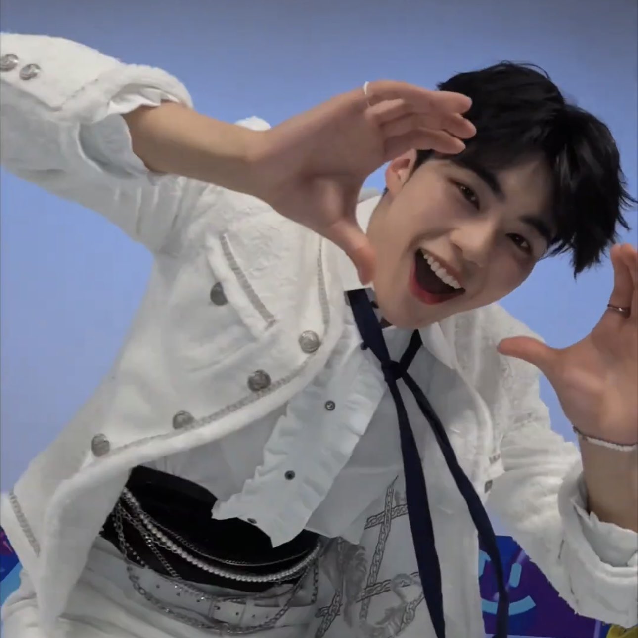 A moment captured by Park Gunwook (ZEROBASEONE)'s fan