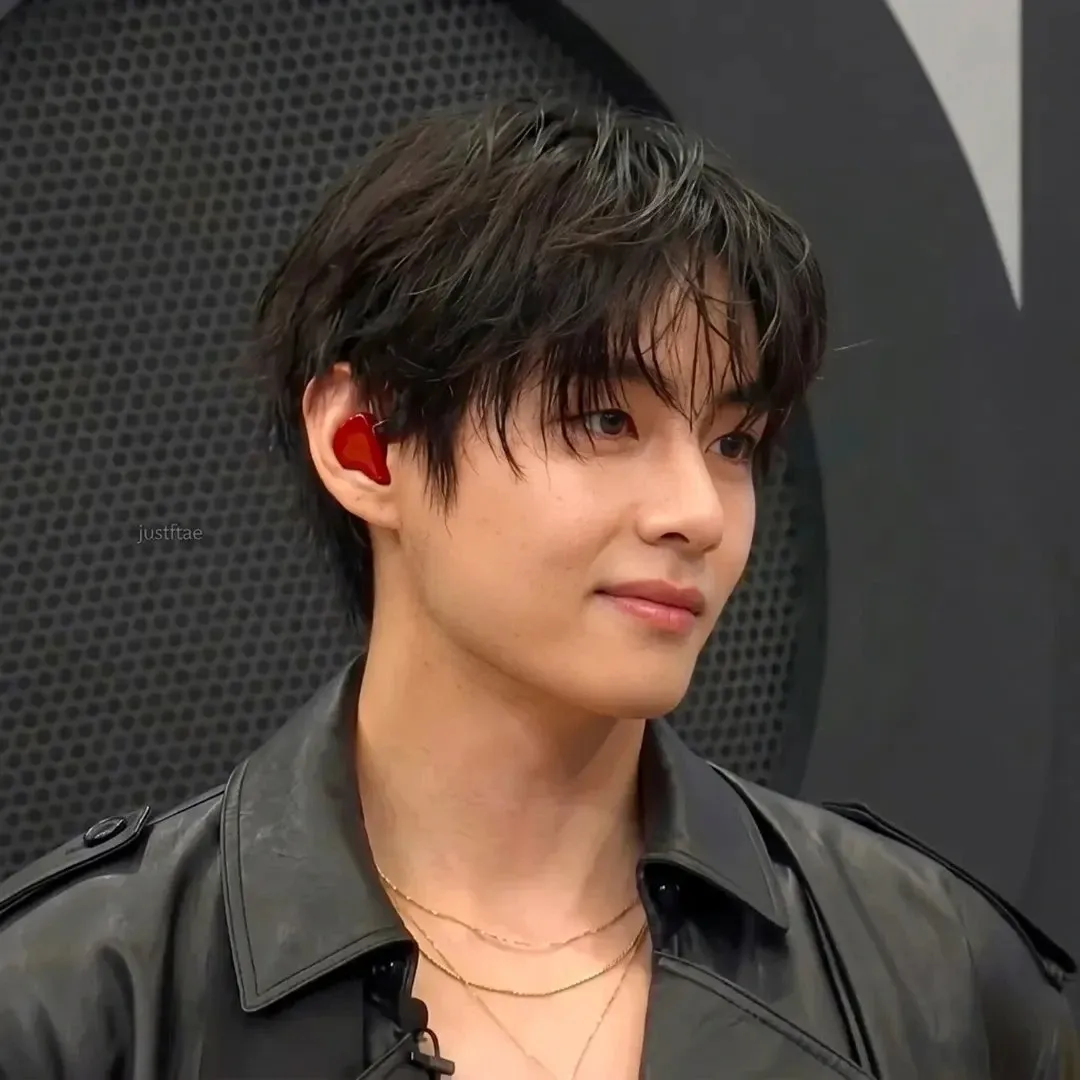 Behind-the-scenes cut of V (BTS)