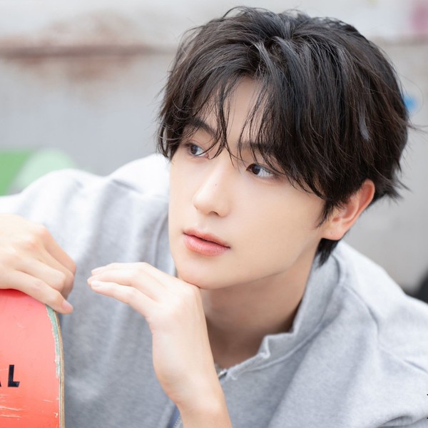 오늘 최애돌에서 빛나는 더보이즈의 대표 사진