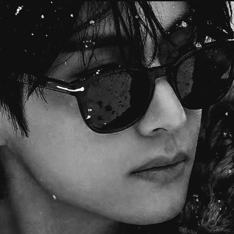 뷔 (방탄소년단)의 최신 사진