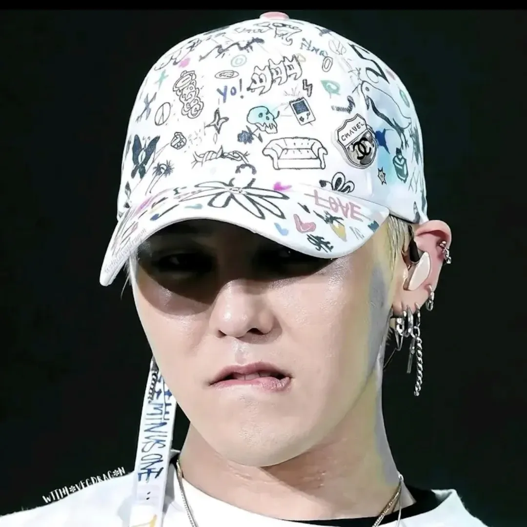 Behind-the-scenes cut of G-DRAGON (BIGBANG)