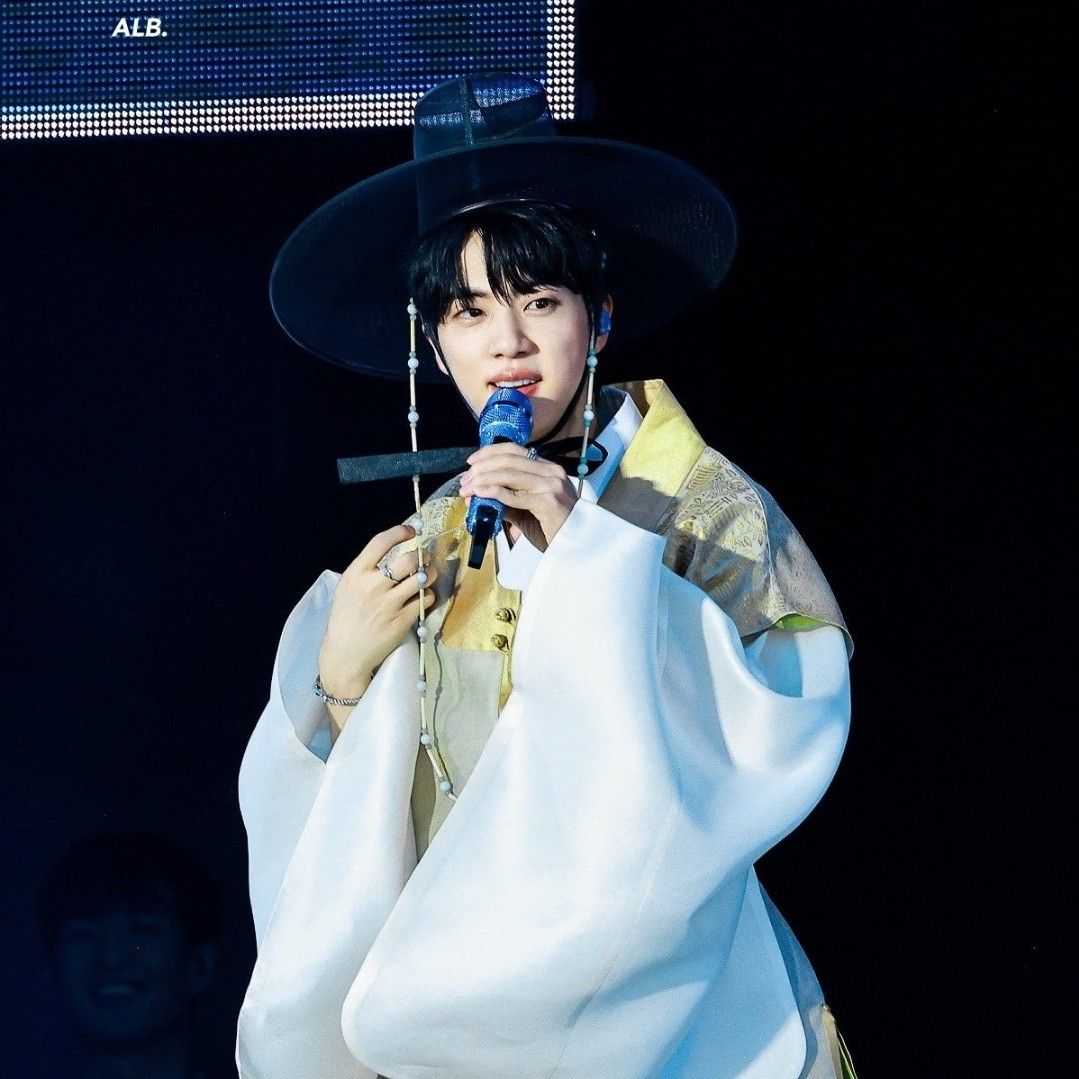 진 (방탄소년단) 최근 활동샷