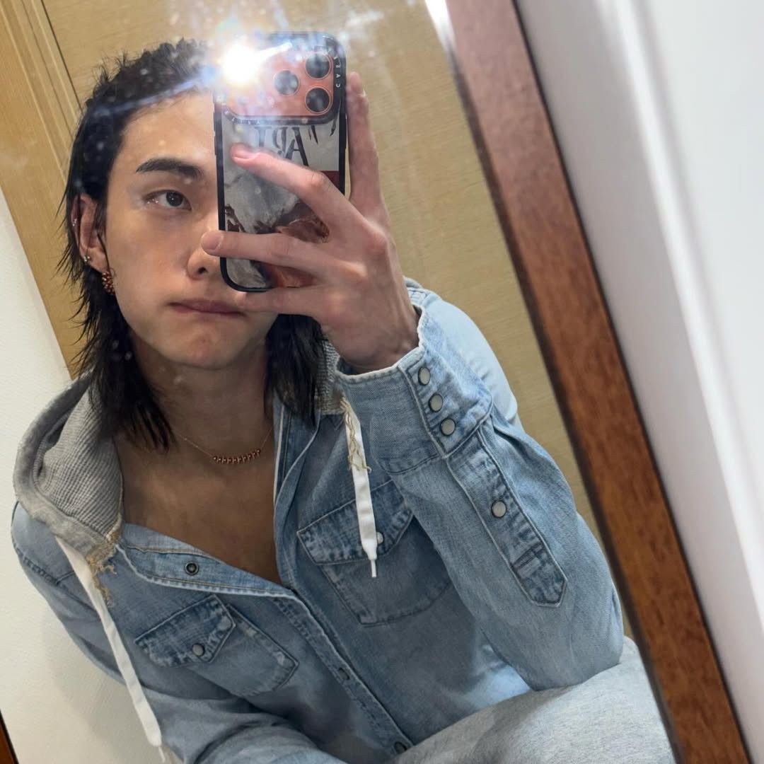 Foto terbaru Hyunjin (Stray Kids)