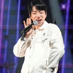 Recent activity shot of Hwang Chiyeol