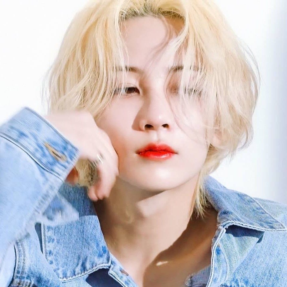 A moment captured by Jeonghan (SEVENTEEN)'s fan