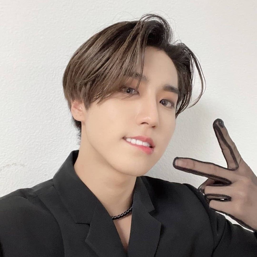 Behind-the-scenes cut of HAN (Stray Kids)